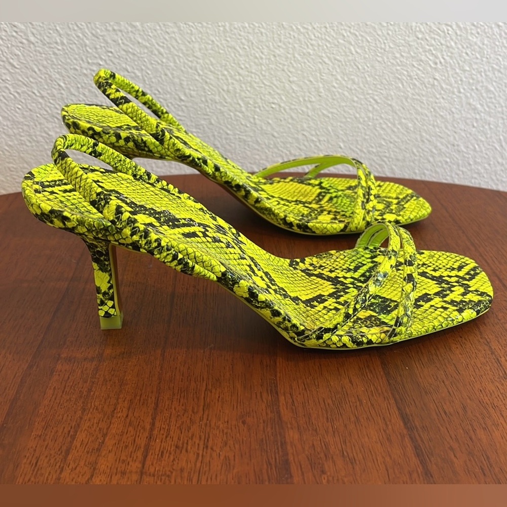 NWOT Zara Basic Collection size 37 US 6.5 snake skin open toed 2” heels